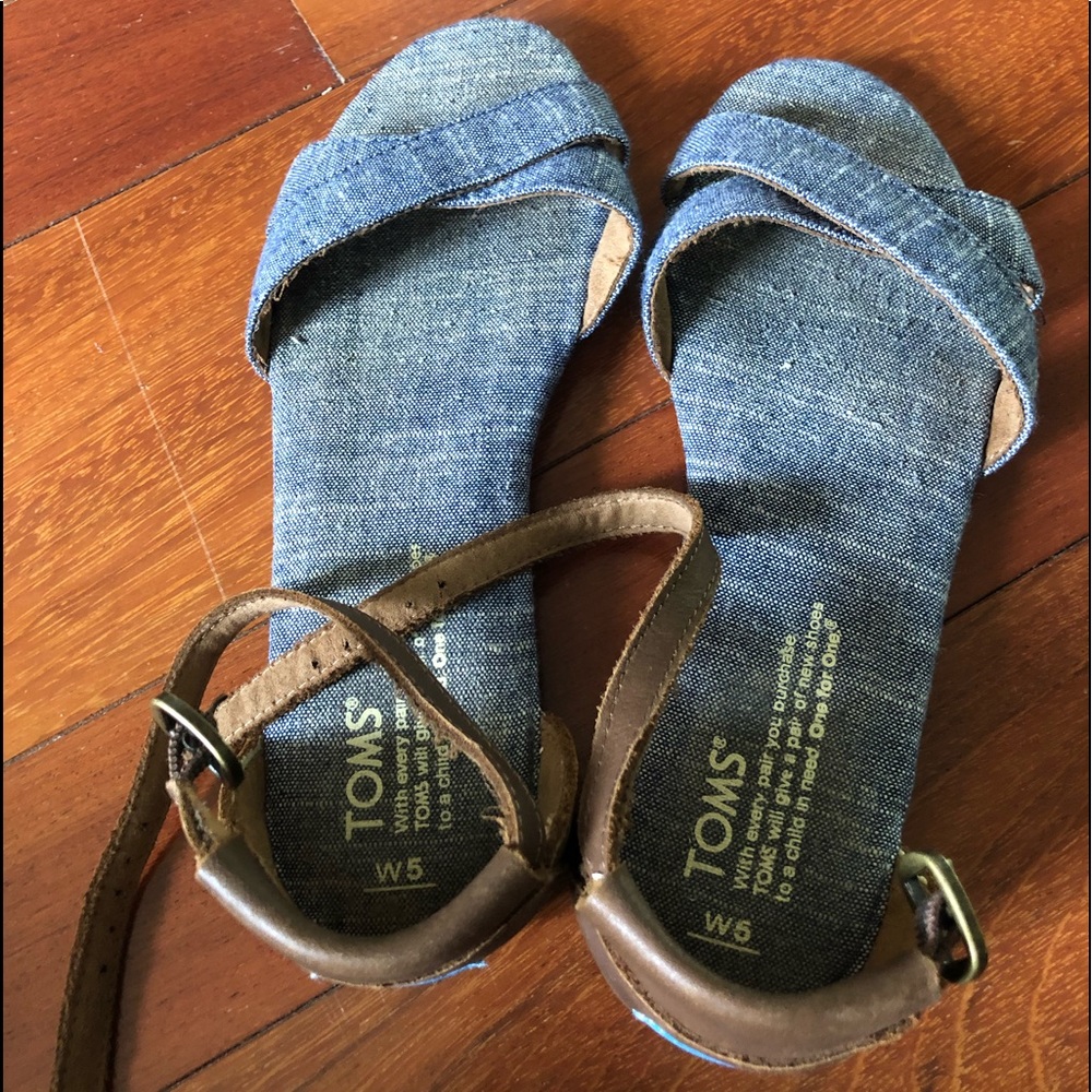 size 5 toms sandals